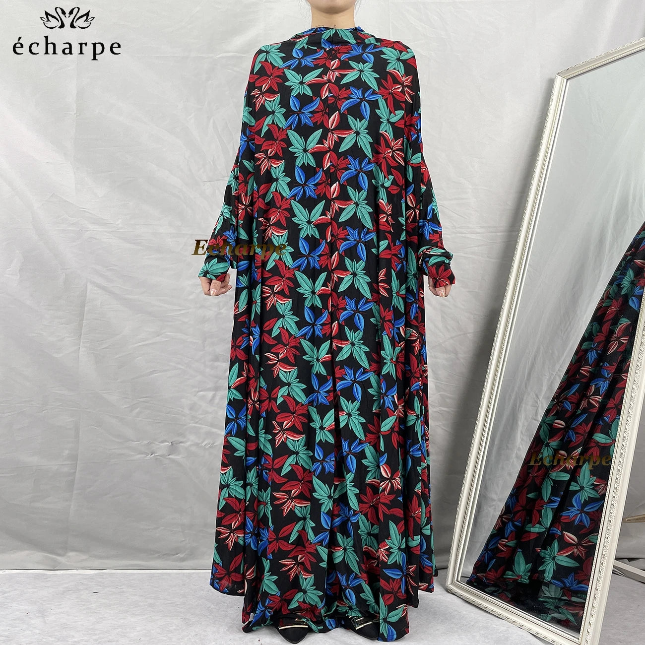 Abaya Longue Fleurie avec Hijab – Collection Élégance