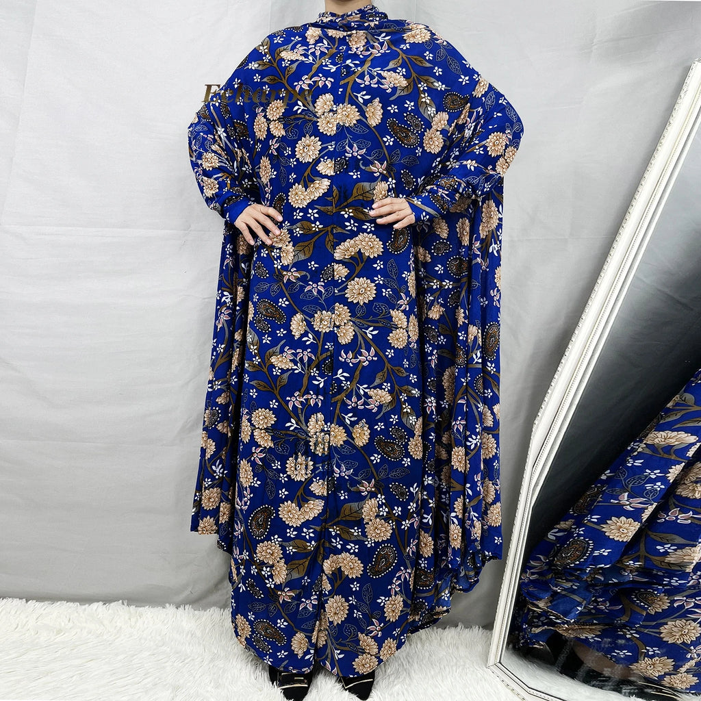 Abaya Longue Fleurie avec Hijab – Collection Élégance