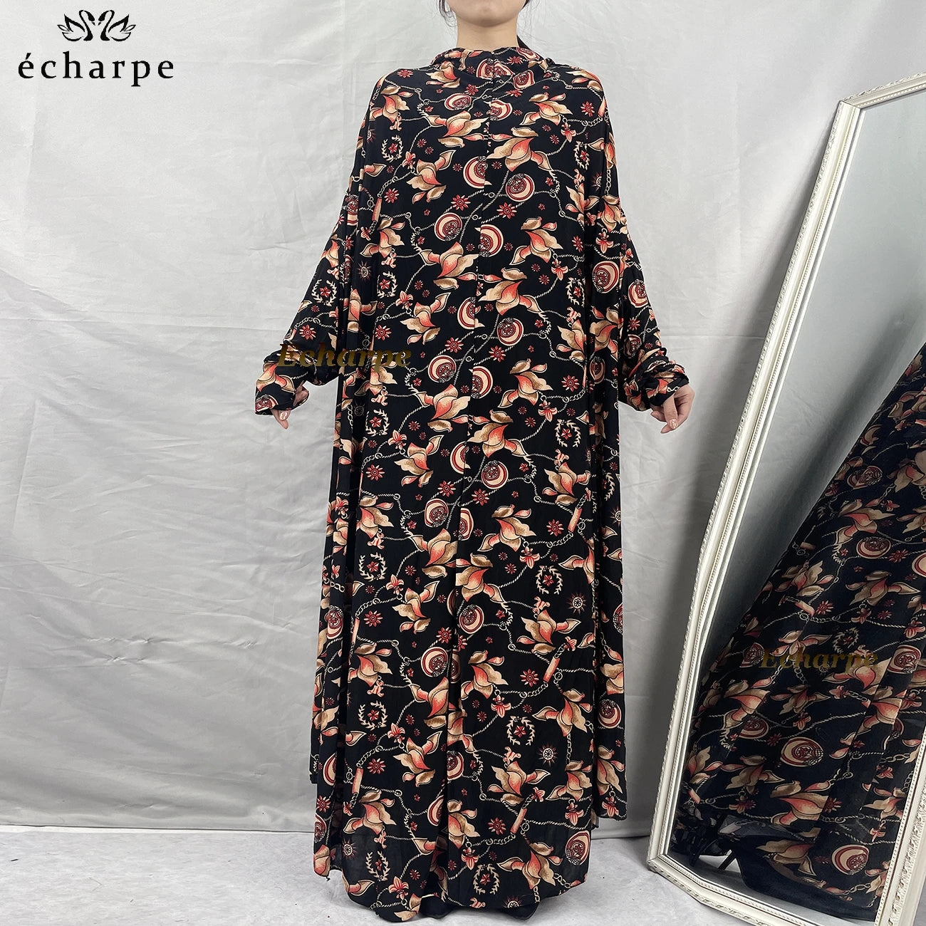 Abaya Longue Fleurie avec Hijab – Collection Élégance