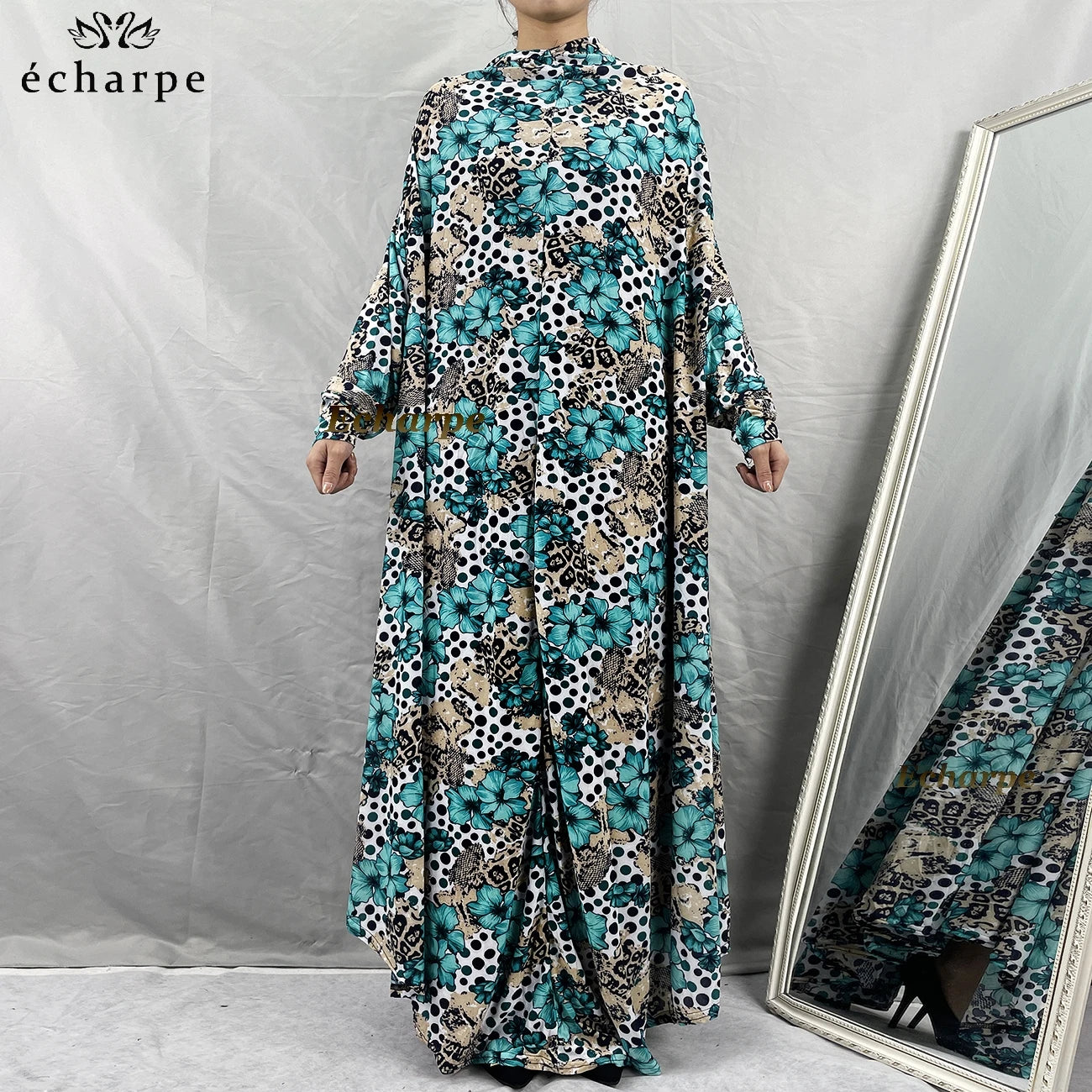 Abaya Longue Fleurie avec Hijab – Collection Élégance