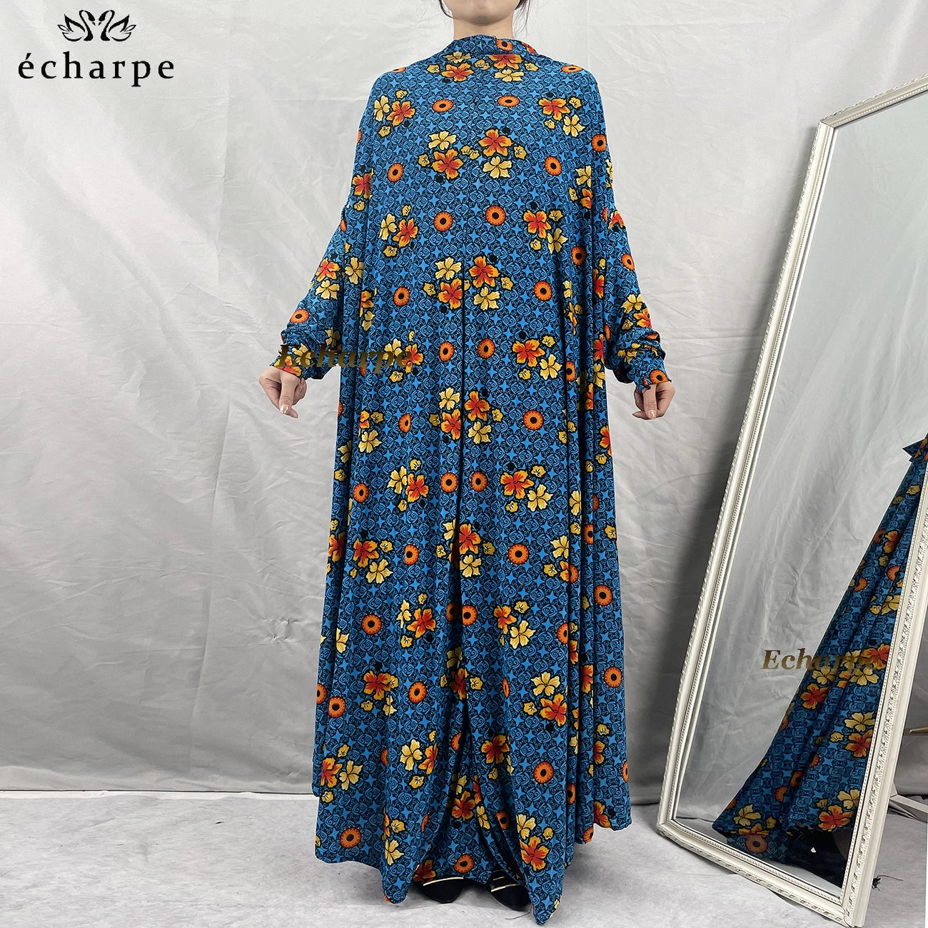 Abaya Longue Fleurie avec Hijab – Collection Élégance