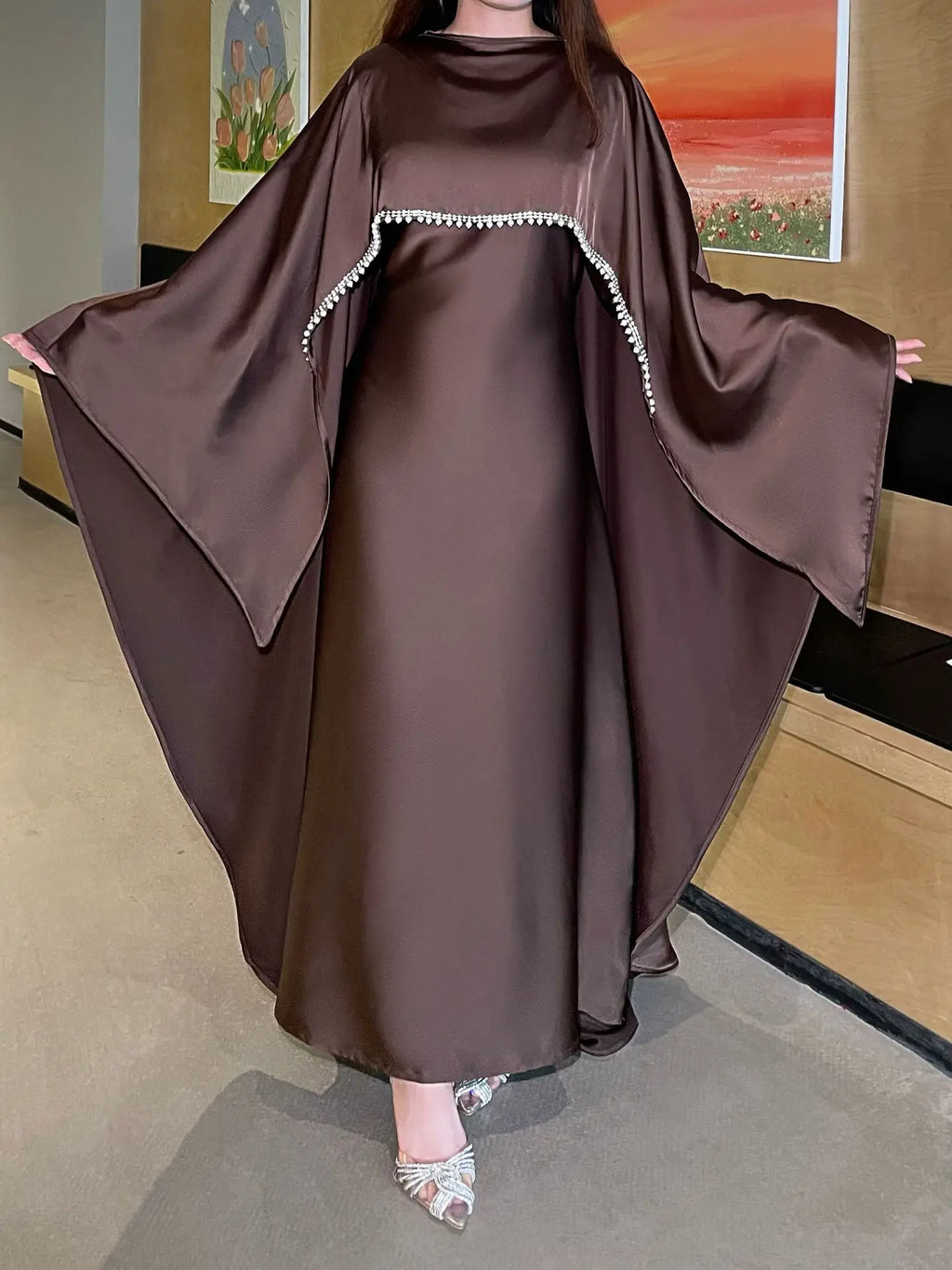 Abaya de luxe en satin avec perles