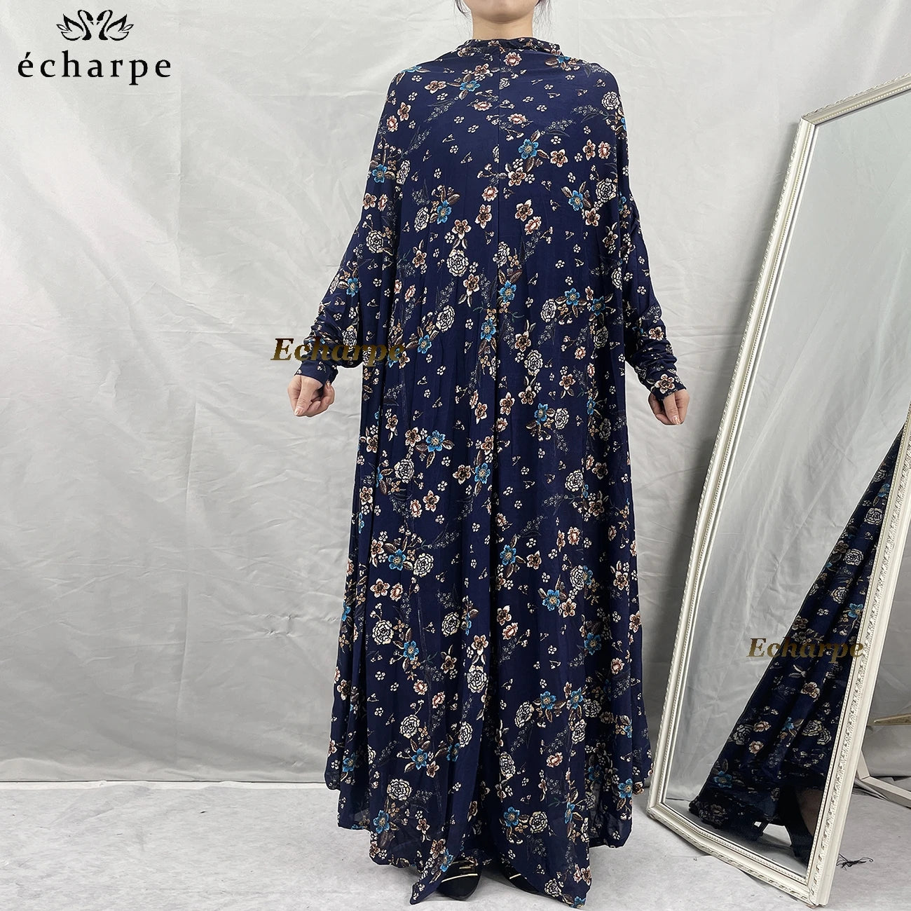 Abaya Longue Fleurie avec Hijab – Collection Élégance