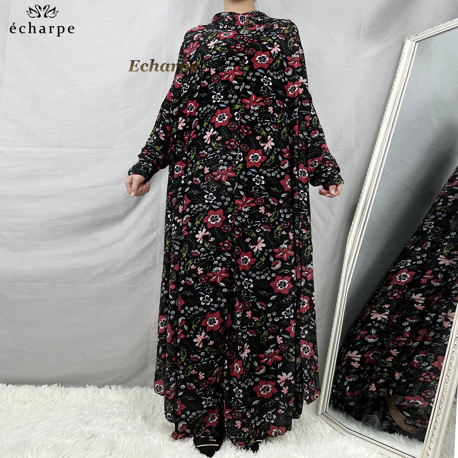 Abaya Longue Fleurie avec Hijab – Collection Élégance
