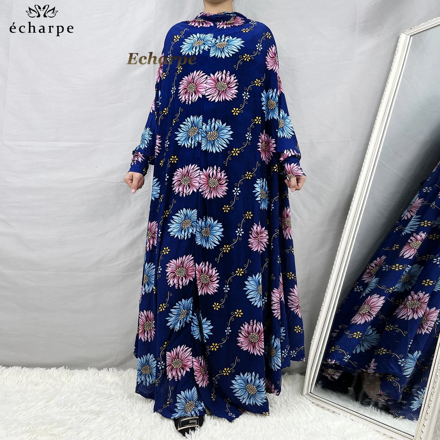 Abaya Longue Fleurie avec Hijab – Collection Élégance