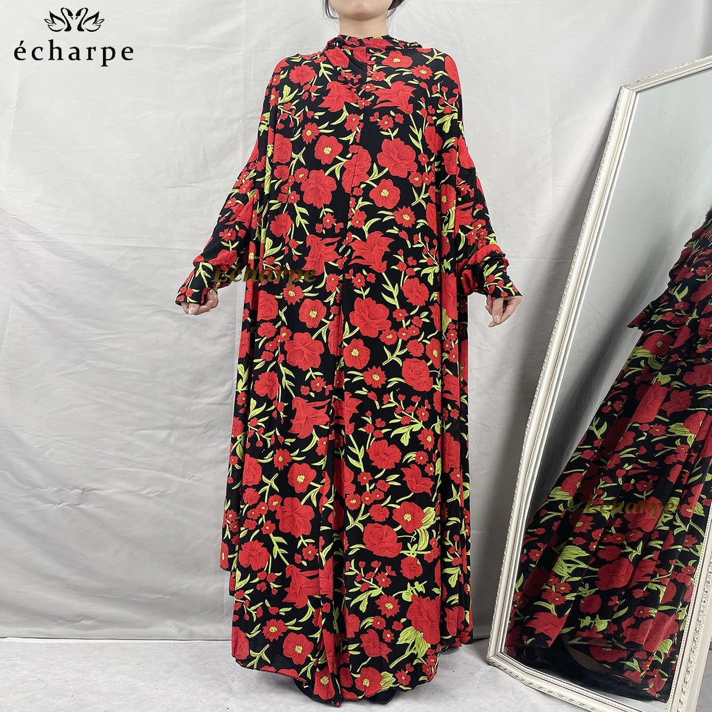 Abaya Longue Fleurie avec Hijab – Collection Élégance