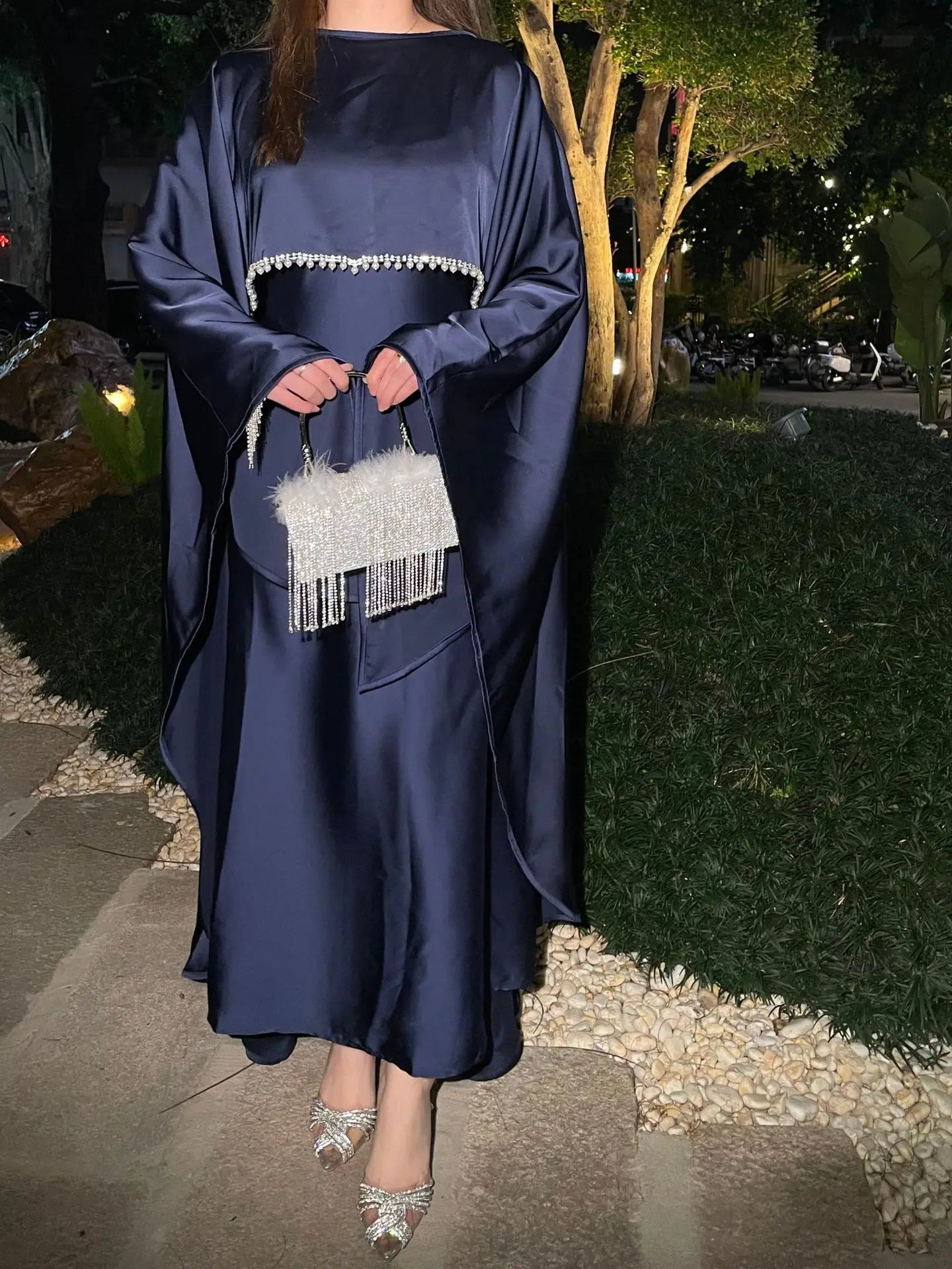 Abaya de luxe en satin avec perles