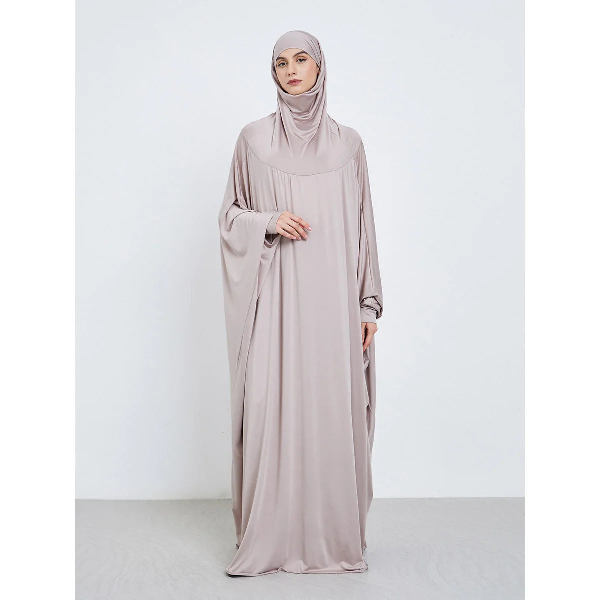 Abaya de Prière avec Hijab Intégré – Longue, Ample et Élégante