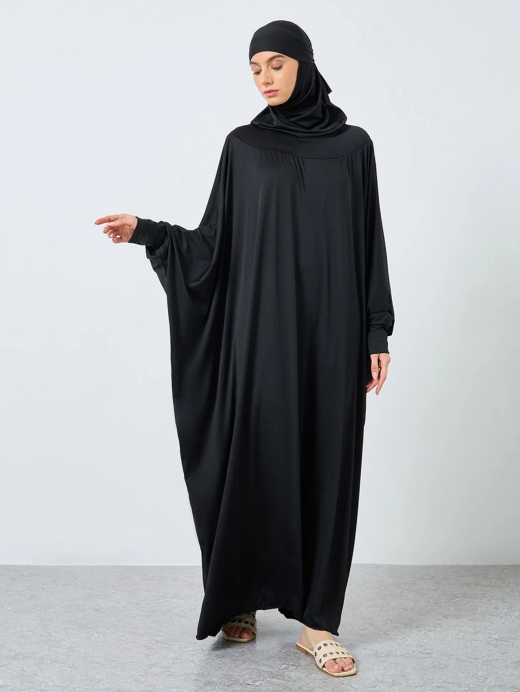 Abaya de Prière avec Hijab Intégré – Longue, Ample et Élégante