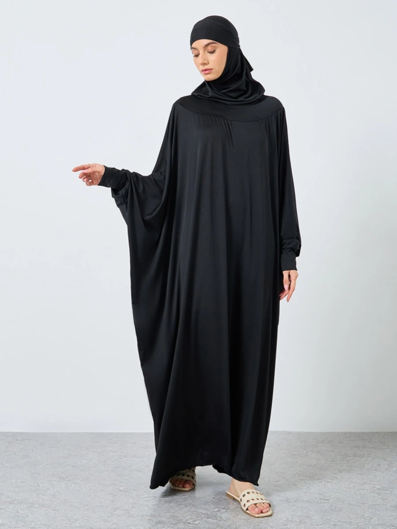 Abaya de Prière avec Hijab Intégré – Longue, Ample et Élégante