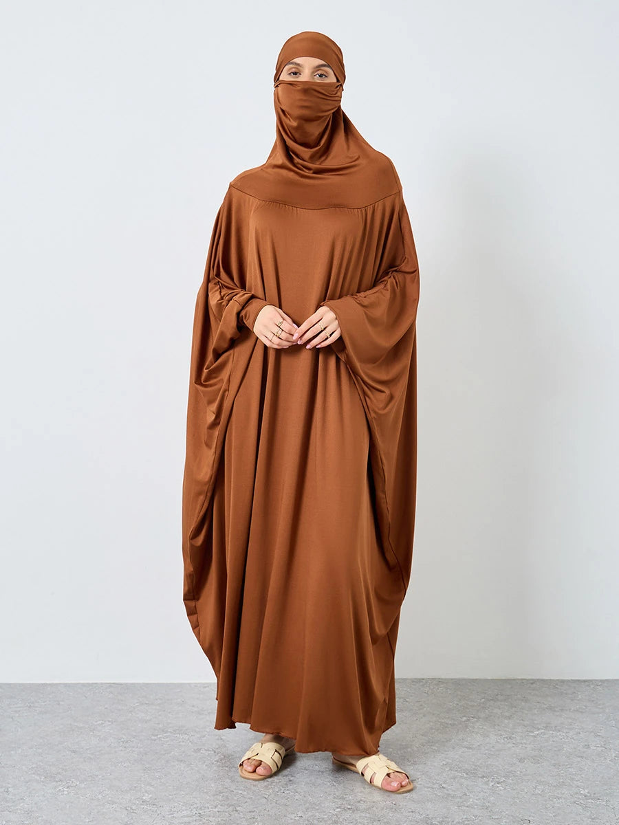 Abaya de Prière avec Hijab Intégré – Longue, Ample et Élégante