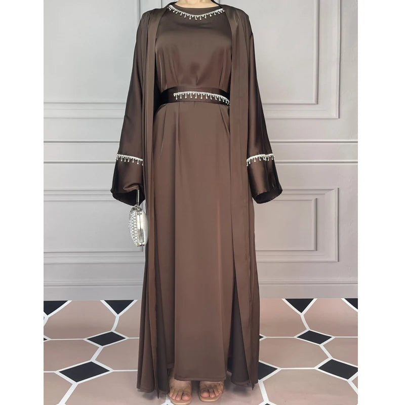 Abaya de luxe en satin - ensemble 6 piéces avec hijab et ceinture