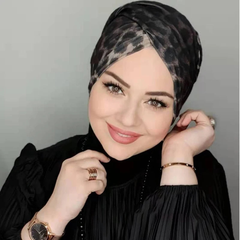 Turban Hijab Croisé en Jersey – Prêt à Porter, Élégant et Confortable