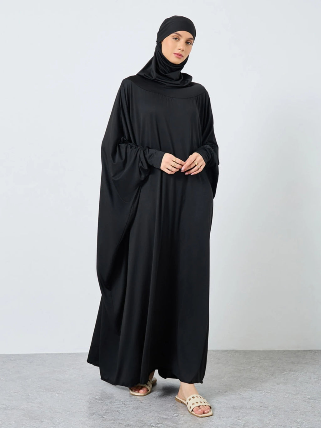 Abaya de Prière avec Hijab Intégré – Longue, Ample et Élégante
