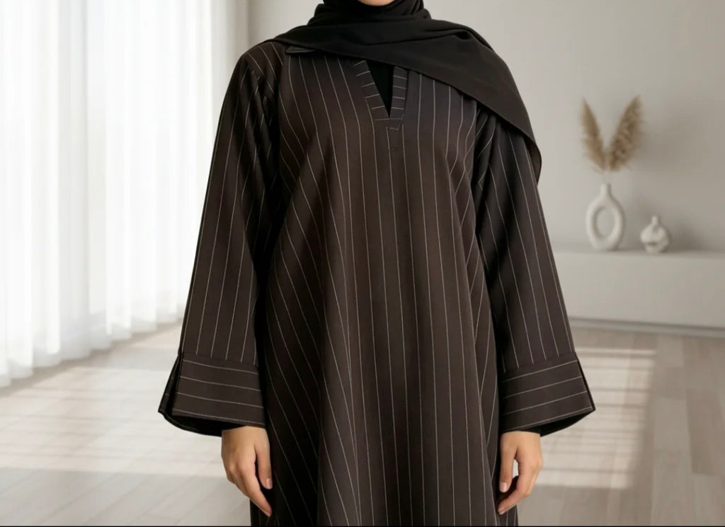 Abaya Ample à Rayures  – Style Tailleur & Élégance Moderne
