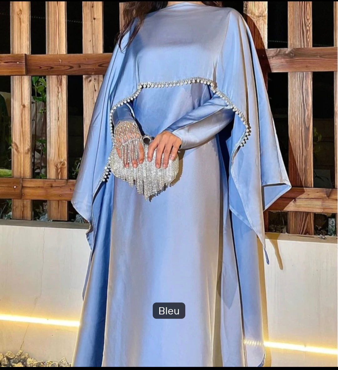 Abaya Dubaï Satinée 2 Pièces – Robe Longue & Cape Drapée Perlée