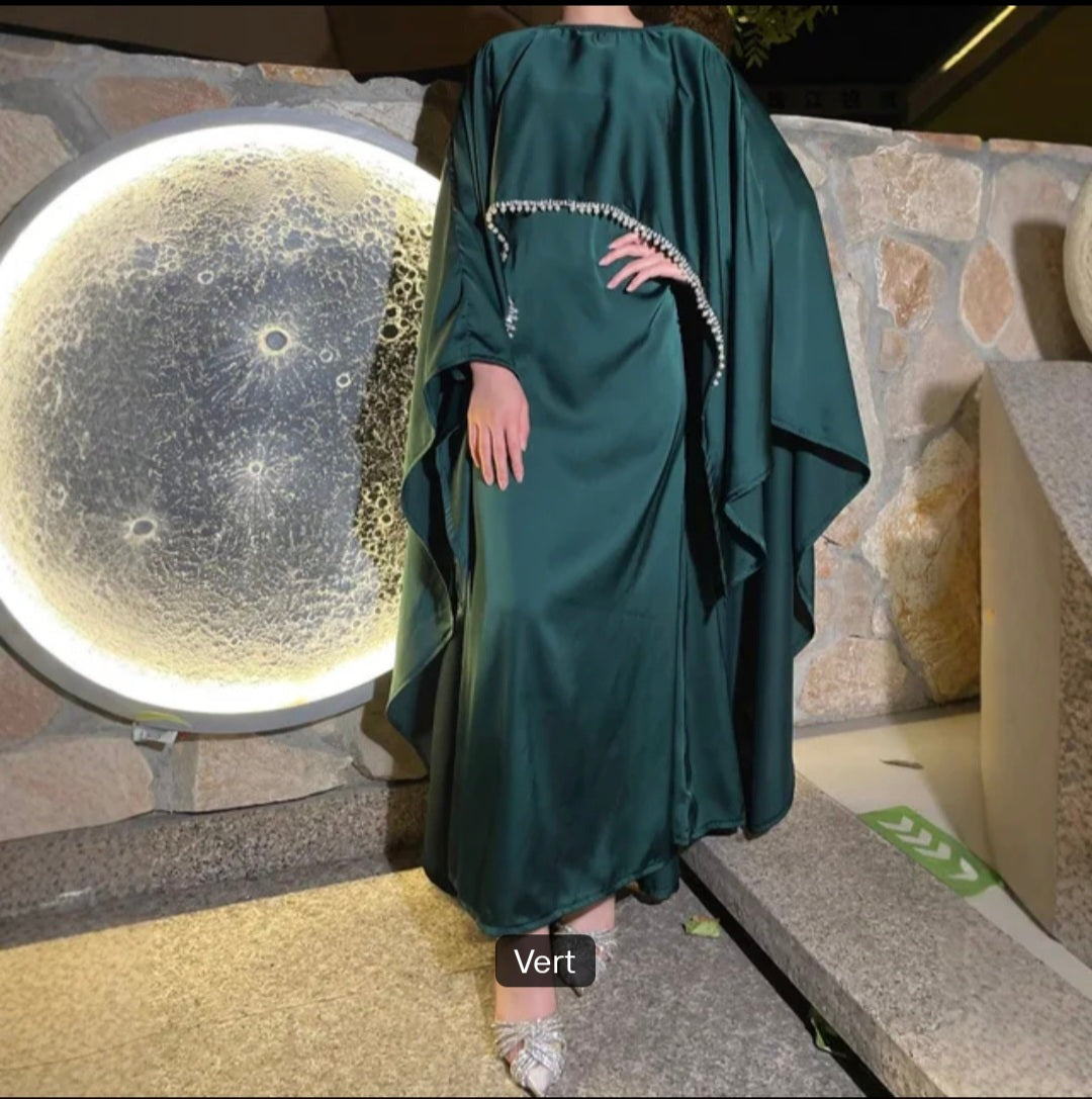 Abaya Dubaï Satinée 2 Pièces – Robe Longue & Cape Drapée Perlée
